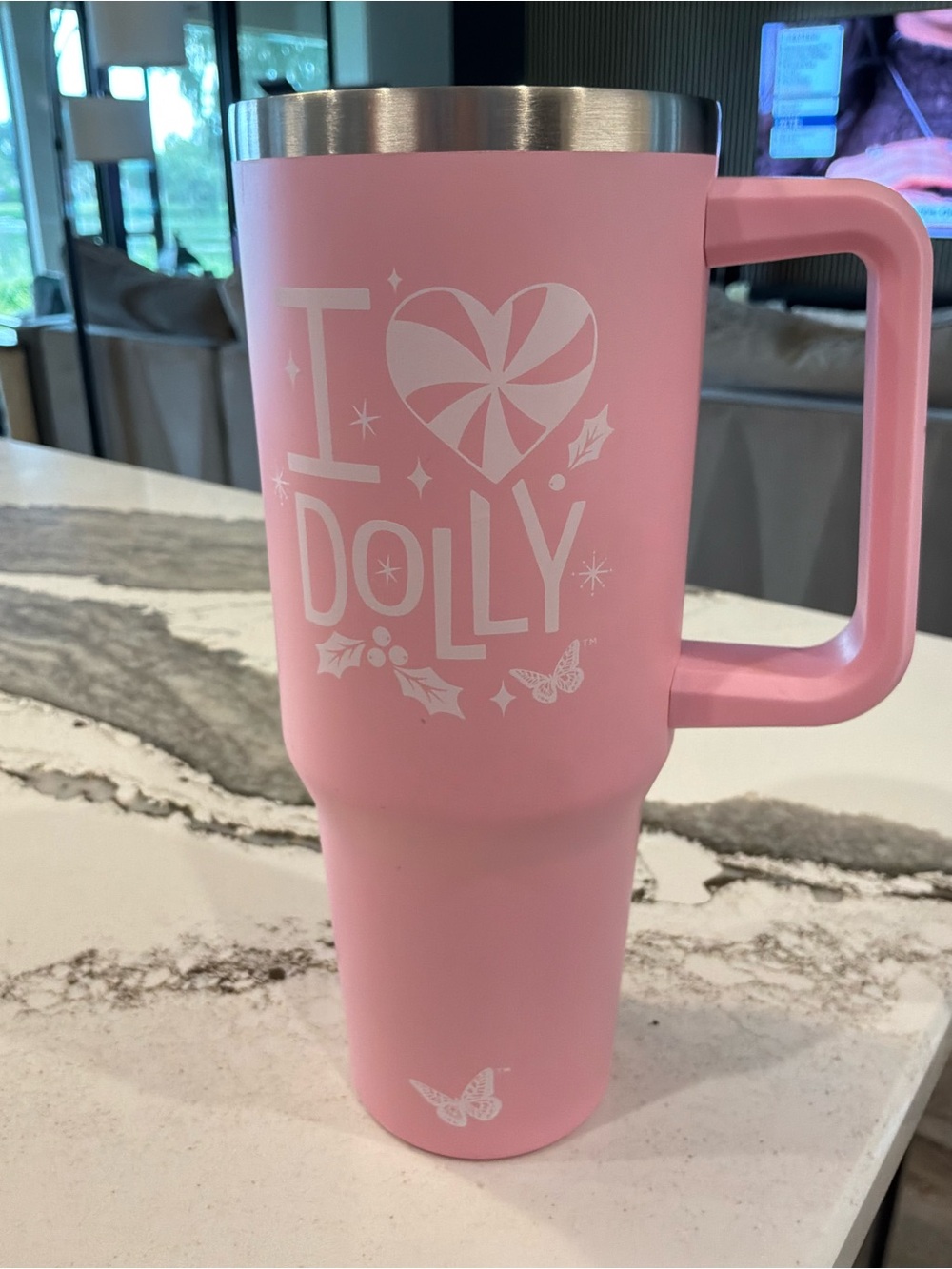 I Heart Dolly 40 oz. Travel Mug with Handle and Shelf Plaque - Picture 4 of 7